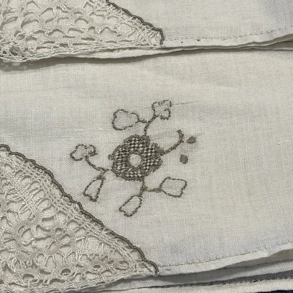 Vintage Linen Embroidered Crochet Tablecloth 6 Napkins Set Floral Scalloped Edge